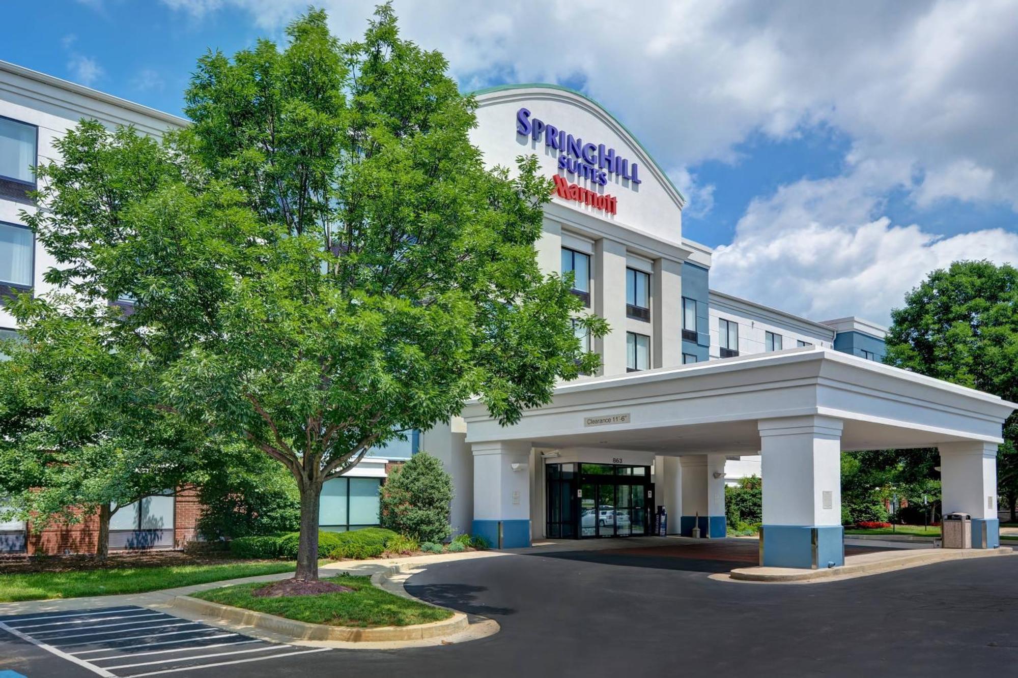 Hotel Springhill Near The Of Kentucky 3*